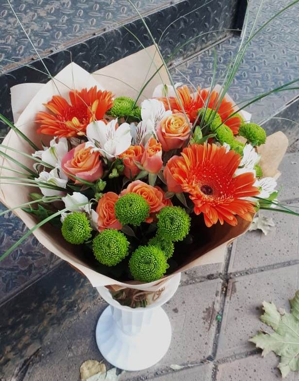 Букет цветов из: Герберы, Хризантемы, Альстромерии и Розы в Ленске