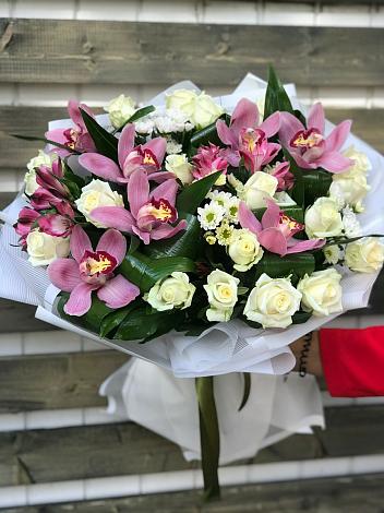 Букет цветов из: Розы и Хризантемы в Ленске
