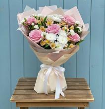 Букет цветов из:  Гвоздики, Орхидеи и Розы в Ленске