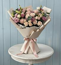 Букет цветов из:  Розы и Лизиантусы в Ленске