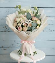 Букет цветов из:  Розы и Лизиантусы в Ленске