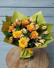 Букет цветов из:  Альстромерии и Розы в Ленске