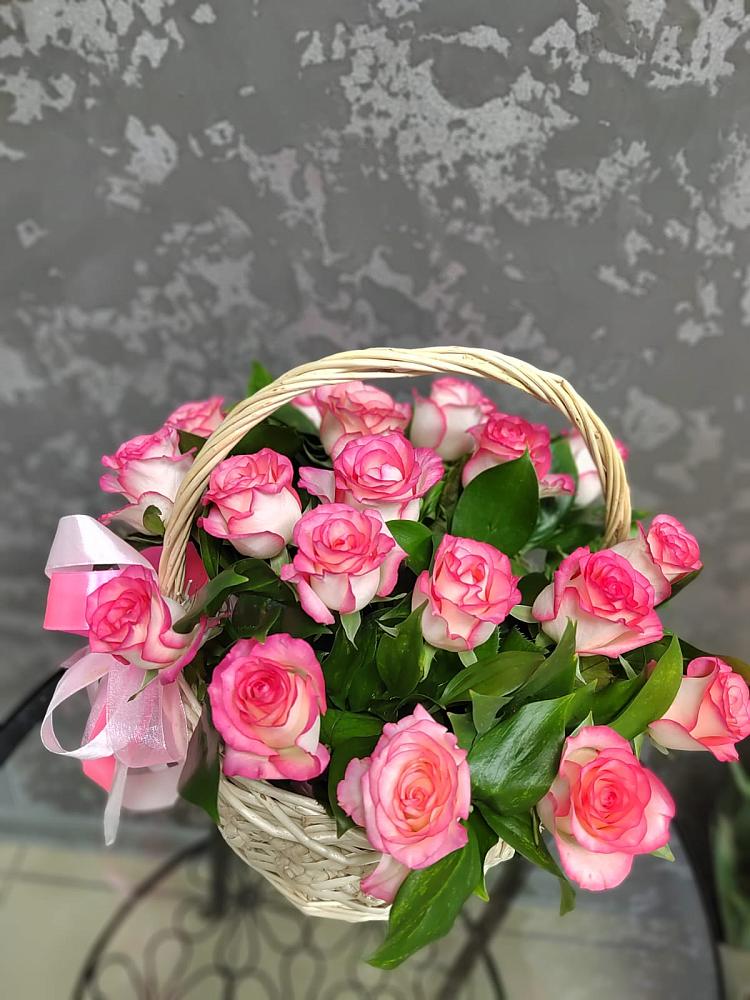 Цветочная композиция из Розы в корзине в Ленске
