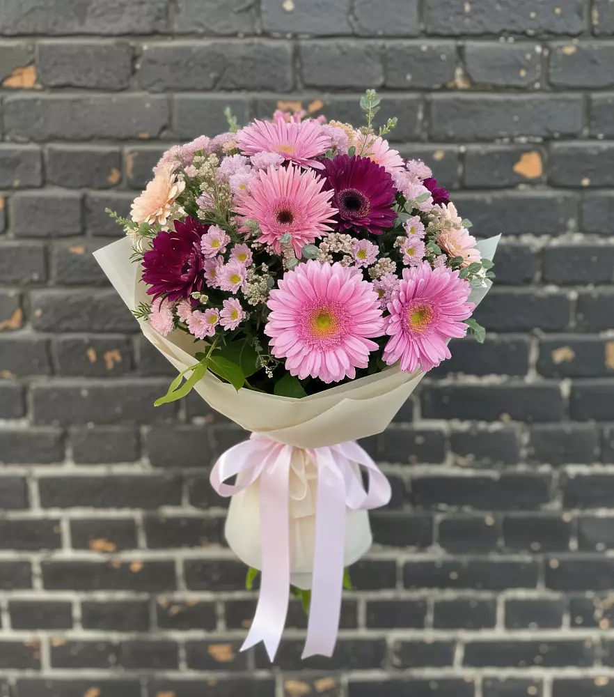 Букет цветов из: Герберы и Хризантемы в Ленске