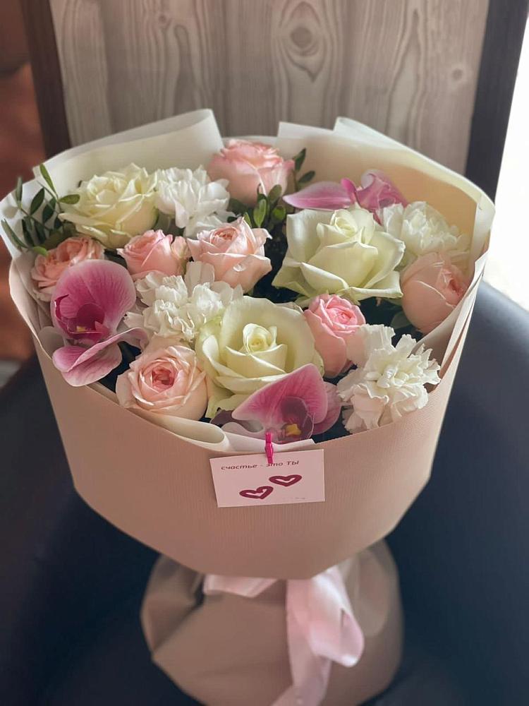 Букет цветов из: Орхидеи, Розы и Гвоздики в Ленске