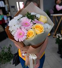 Букет цветов из:  Герберы, Розы и Хризантемы в Ленске