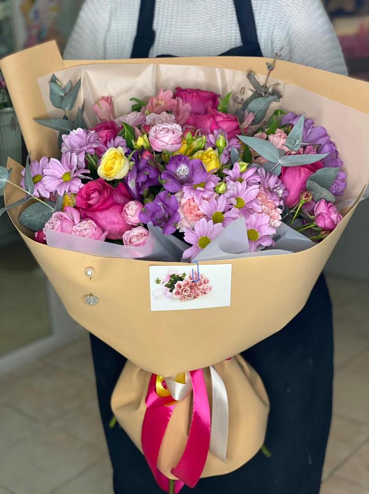 Букет цветов из: Хризантемы, Гвоздики и Альстромерии в Ленске