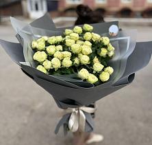 Букет Белые кустовые розы Солинеро в Ленске