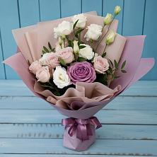 Букет цветов из:  Розы и Лизиантусы в Ленске