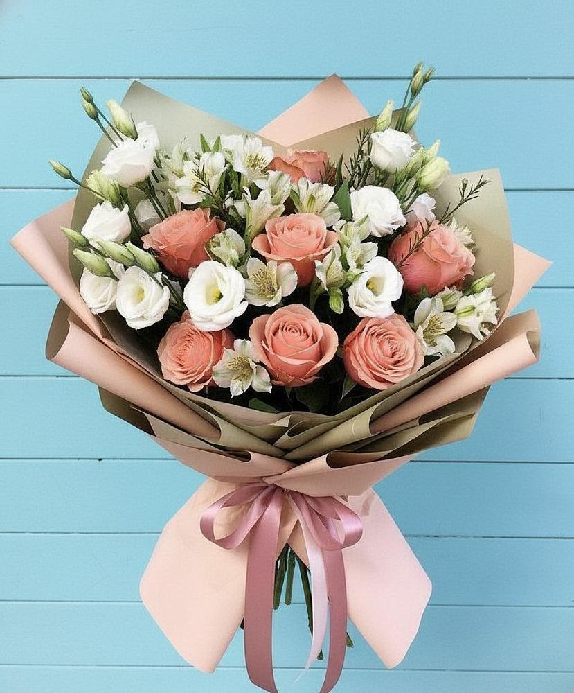 Букет цветов из: Розы, Альстромерии и Лизиантусы в Ленске