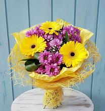 Букет цветов из:  Хризантемы и Герберы в Ленске