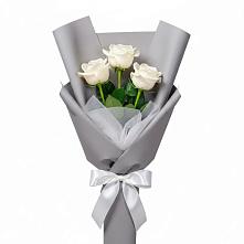 Букет 3 белые розы в Ленске