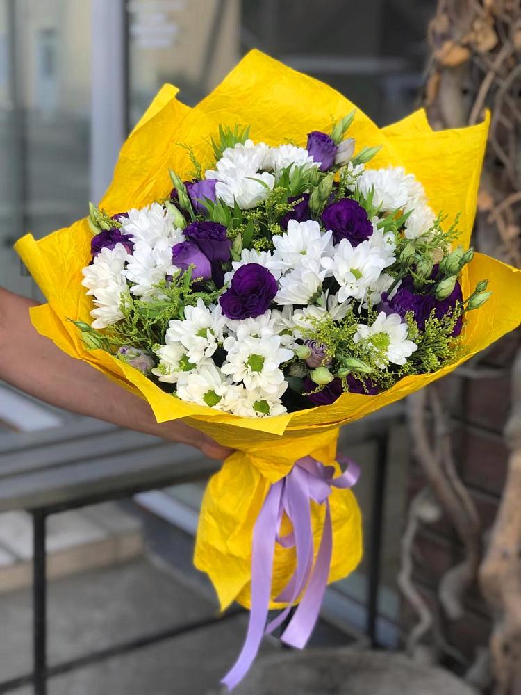 Букет цветов из: Ирисы, Хризантемы и Ромашки в Ленске