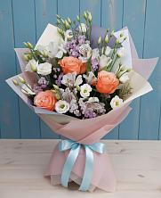 Букет цветов из:  Лизиантусы, Розы, Альстромерии и Гипсофила в Ленске