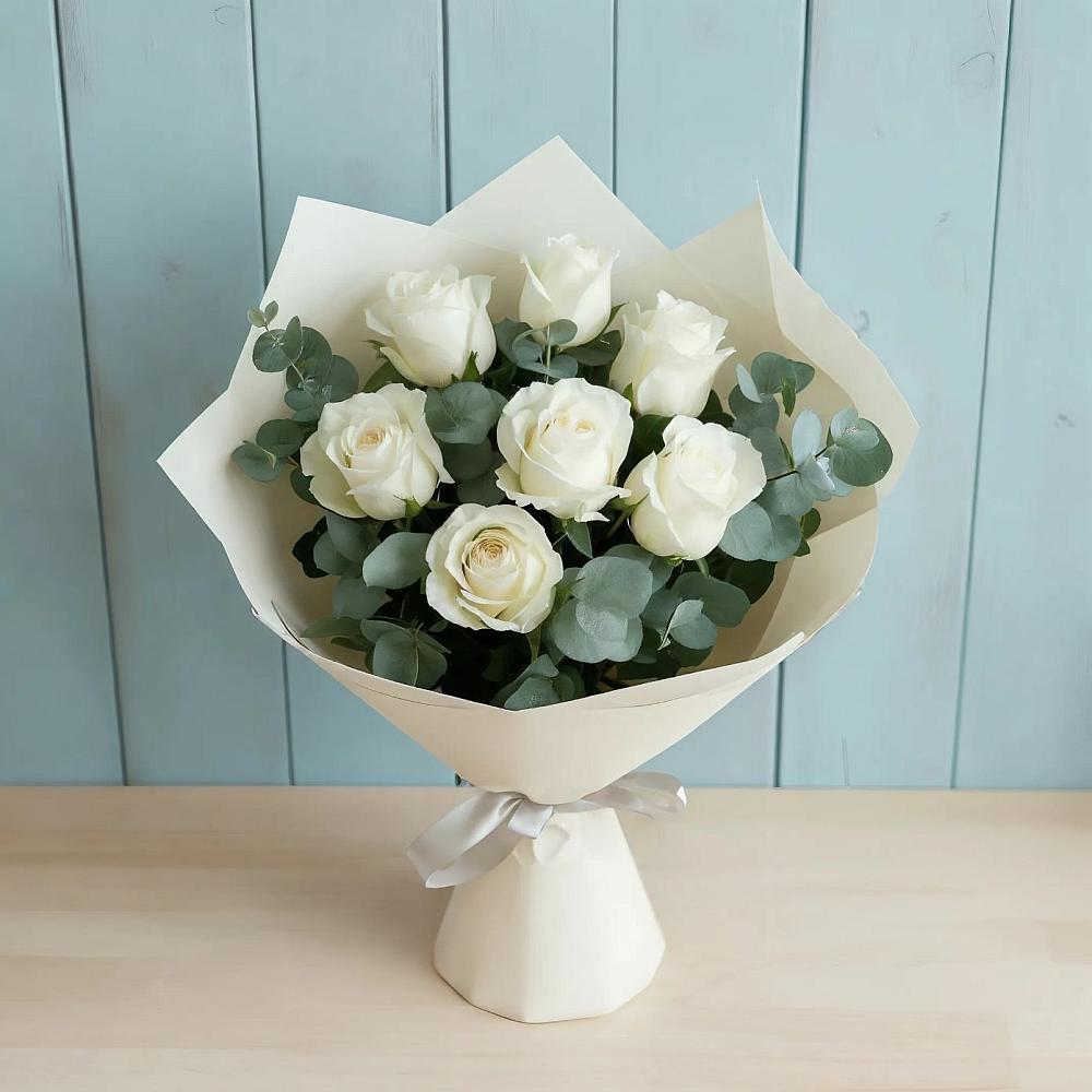 Букет Белые розы в Эвкалипте в Ленске