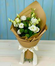 Букет цветов из:  Хризантемы и Лизиантусы в Ленске