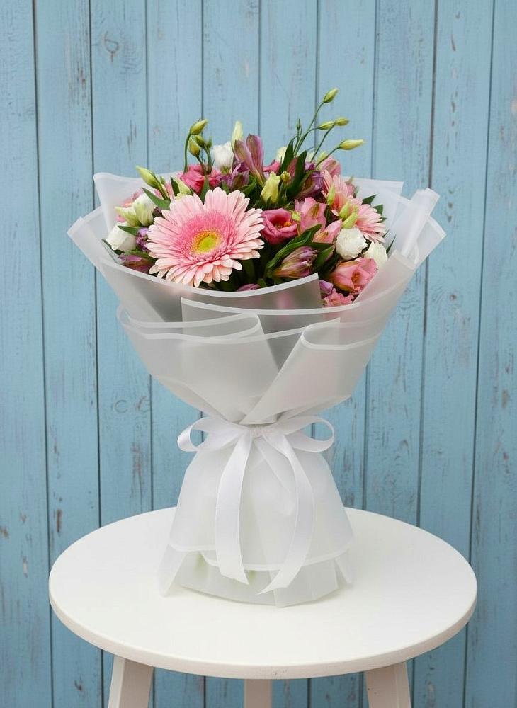 Букет цветов из: Герберы, Альстромерии и Лизиантусы в Ленске