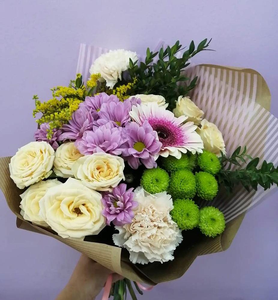 Букет цветов из: Хризантемы, Розы, Гвоздики и Герберы в Ленске