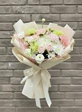 Букет цветов из:  Гвоздики, Розы, Лизиантусы и Хризантемы в Ленске