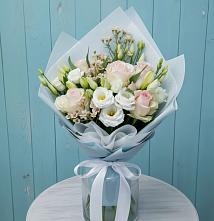 Букет цветов из:  Розы и Лизиантусы в Ленске