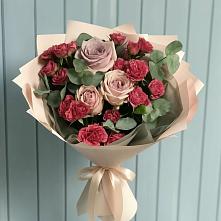 Букет цветов из:  Гвоздики и Розы в Ленске