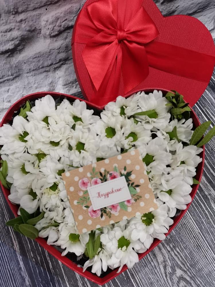 Цветочная композиция из Хризантемы в виде сердца в Ленске