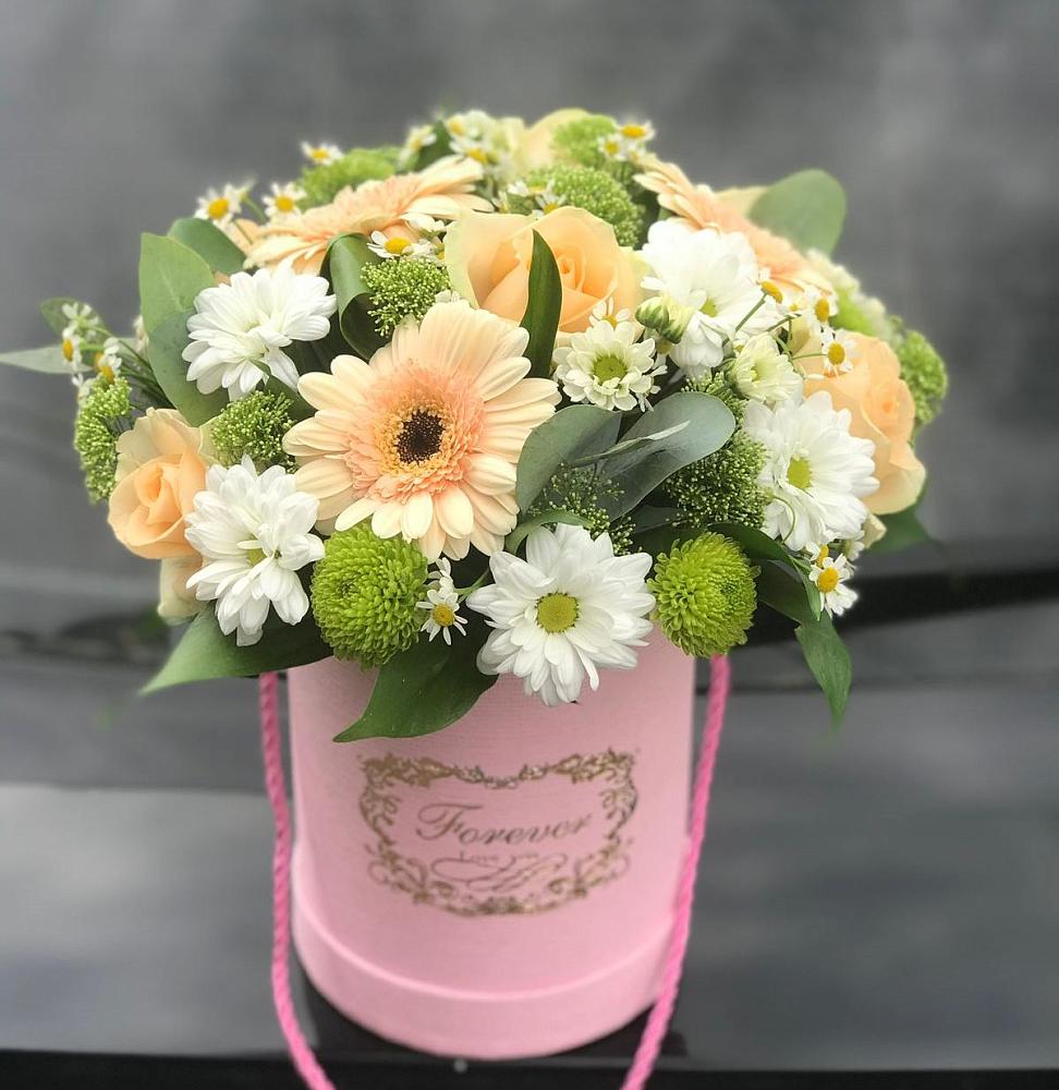 Цветочная композиция из Розы, Герберы и Хризантемы в шляпной коробке в Ленске