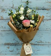 Букет цветов из:  Розы и Лизиантусы в Ленске
