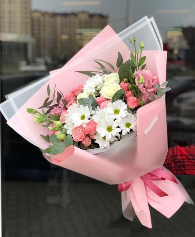 Букет цветов из: Розы, Лизиантусы и Хризантемы в Ленске