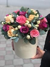 Цветочная композиция из Розы в шляпной коробке в Ленске